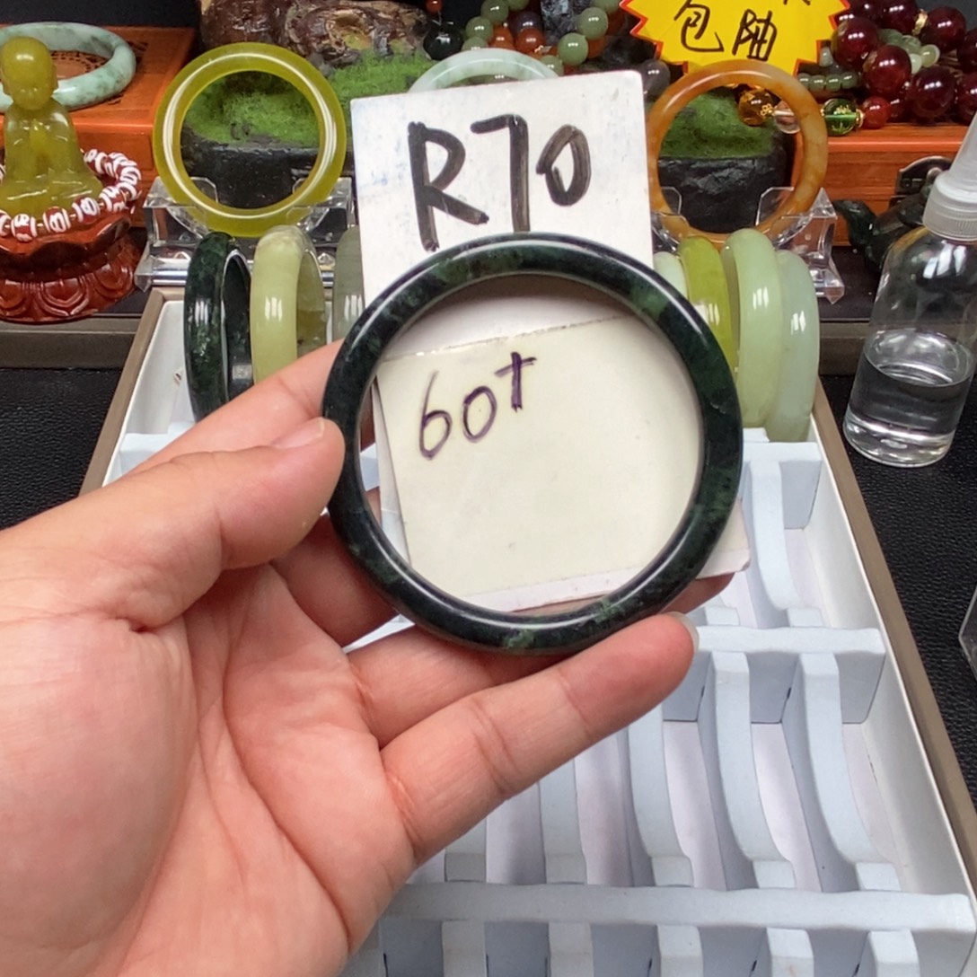 蛇纹石玉未镶嵌手镯