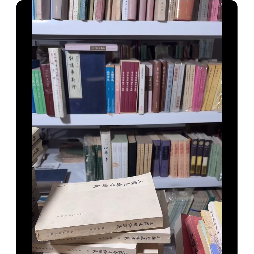组合书架。可拆卸，可安装组组合。