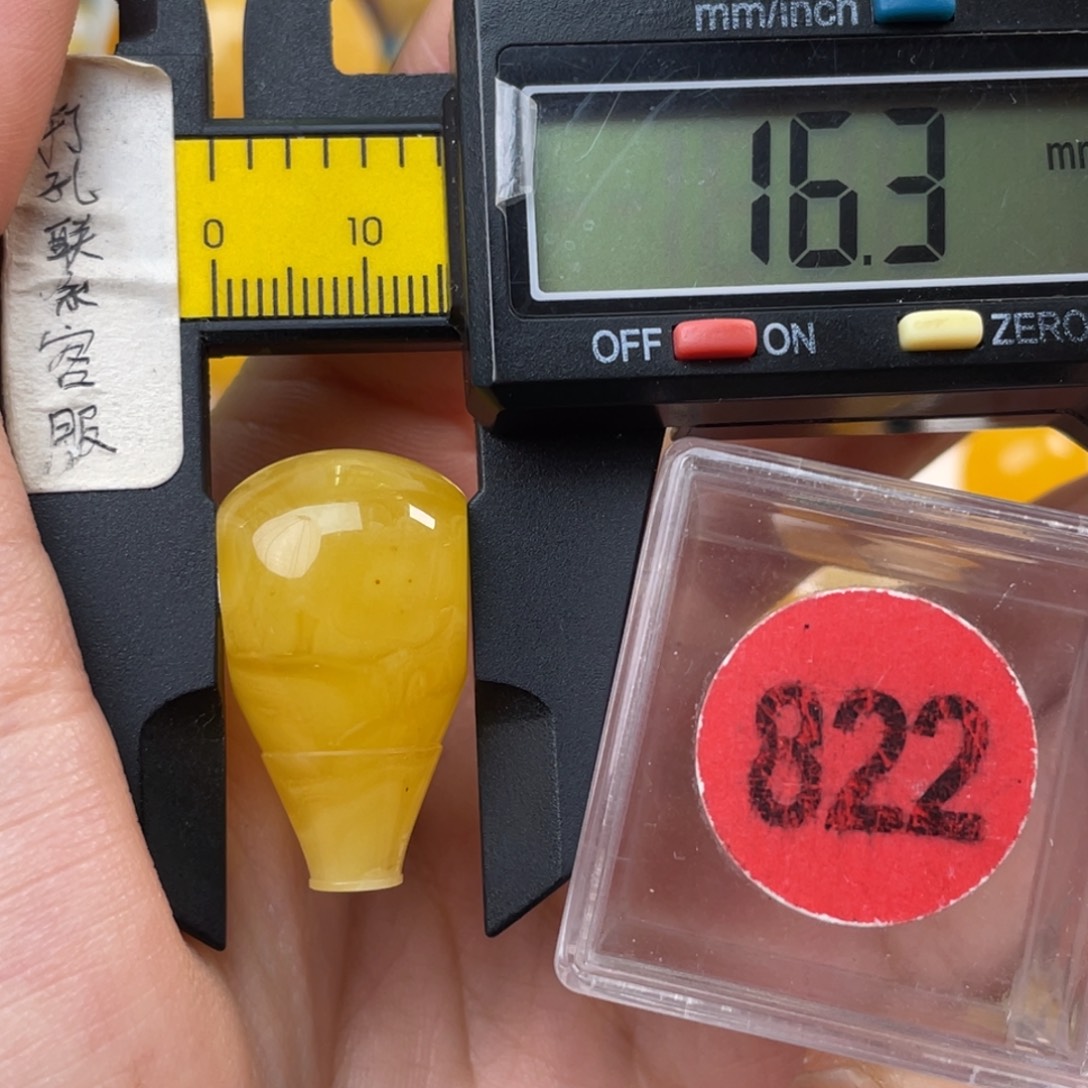 蜜蜡未镶嵌珠宝奇石瑕疵