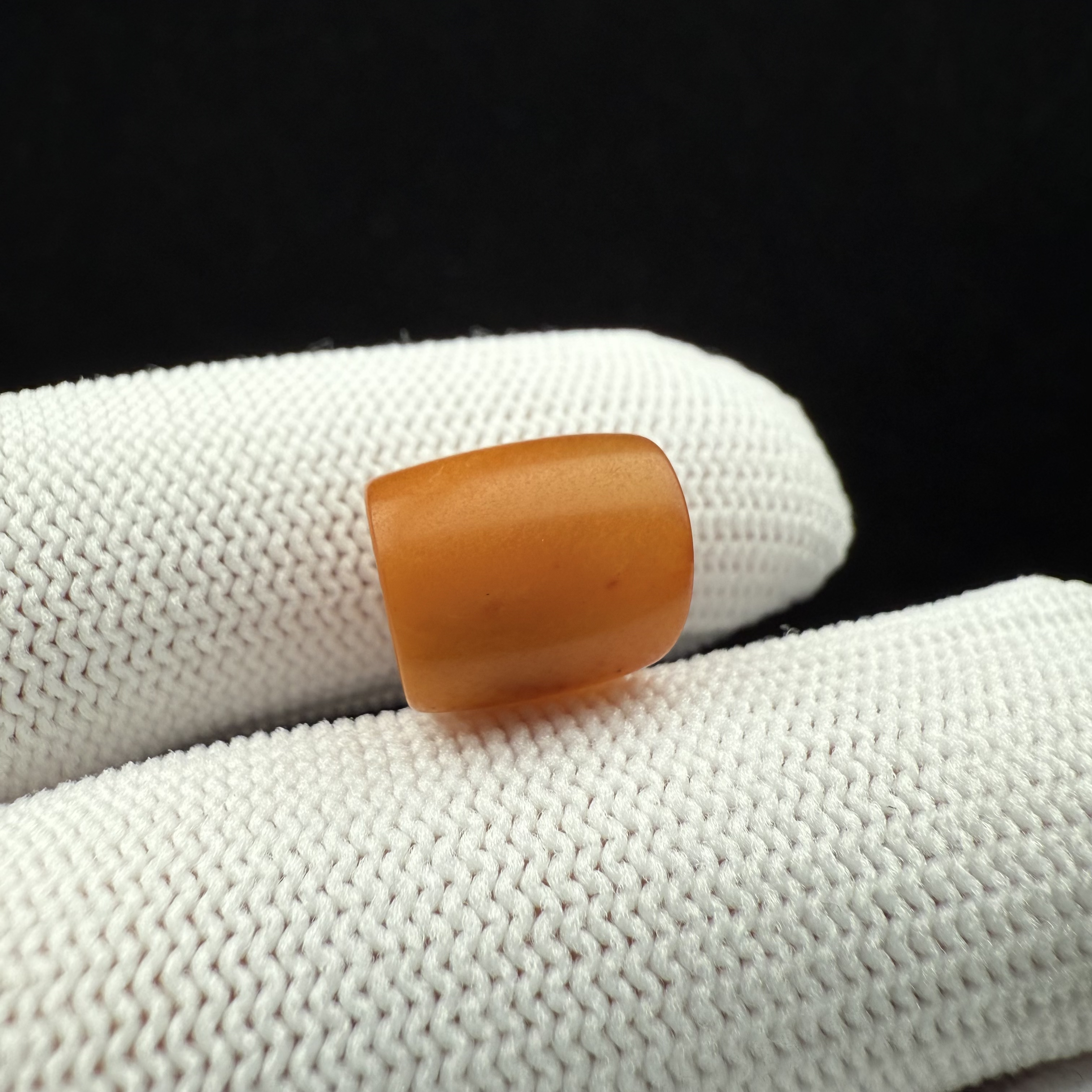 K6025天然原矿蜜蜡-微瑕 老蜡马蹄 10.2*12.2mm 支持复检 假一罚