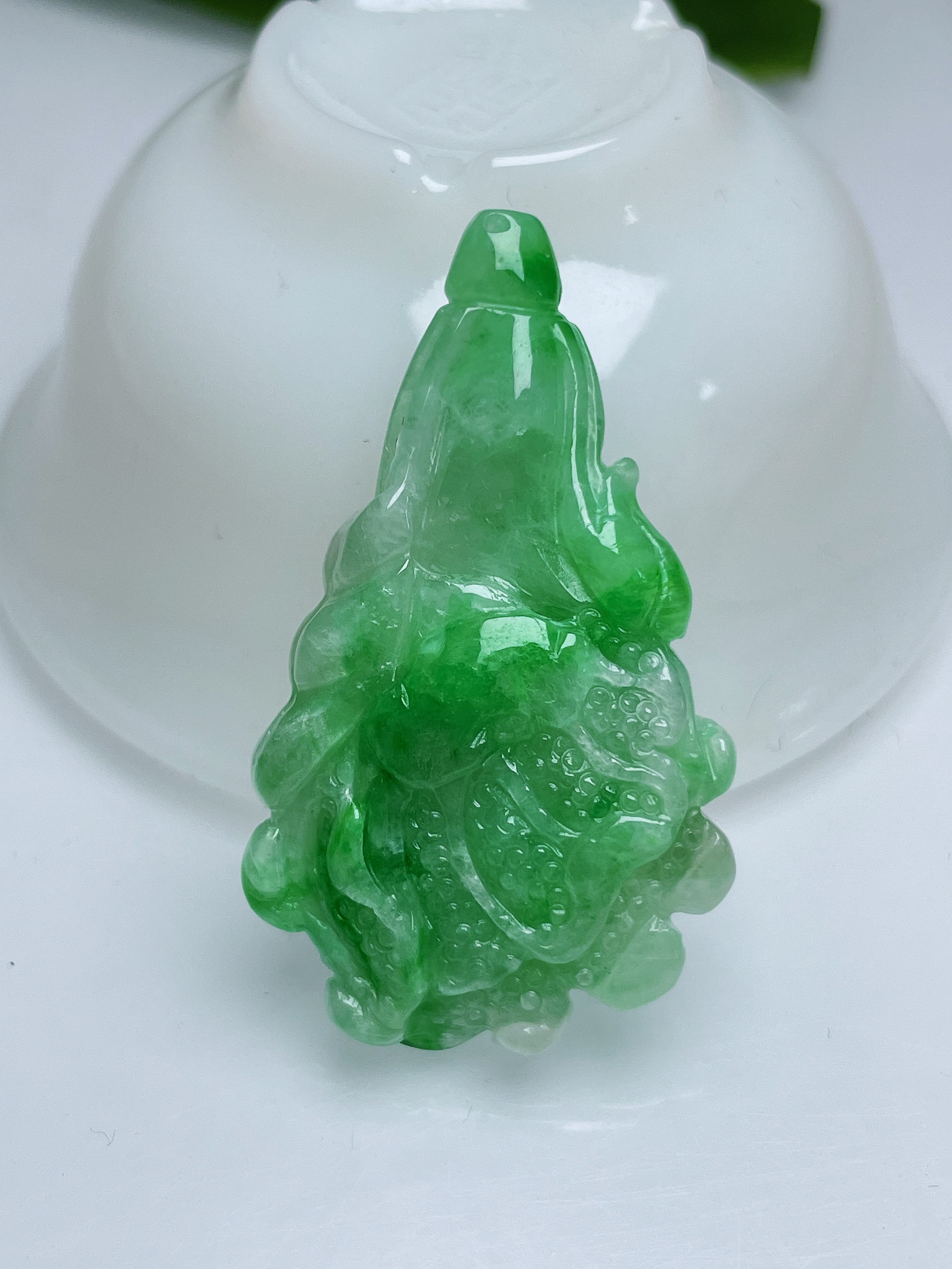 缅甸天然翡翠Ａ货 冰润飘阳绿白菜百财聚来吊坠42-25-8.4mm