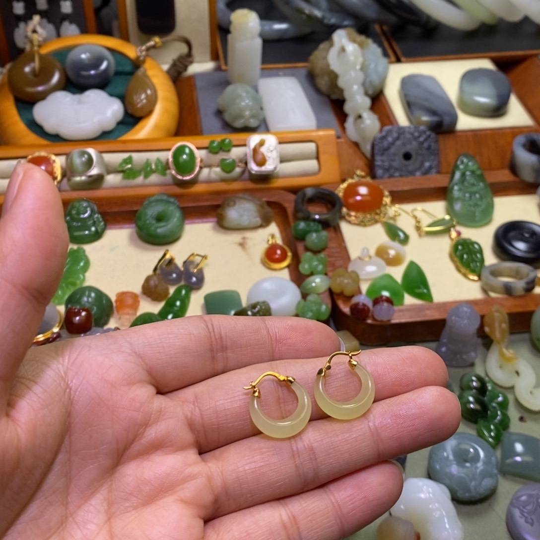 和田玉颈饰18K金镶嵌