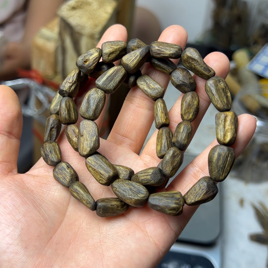 线香奇楠虫漏香手串