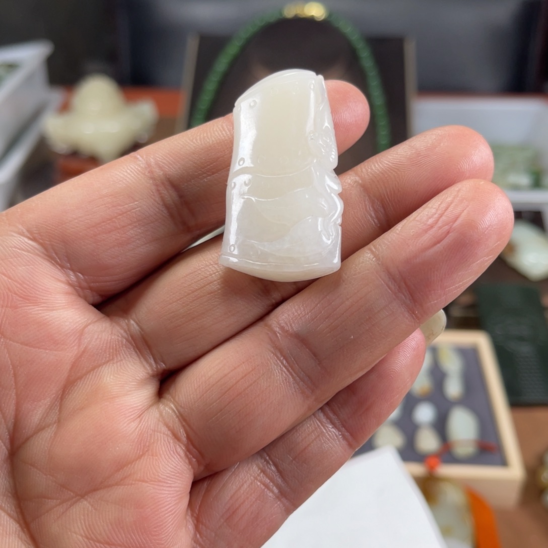 和田玉未镶嵌颈饰