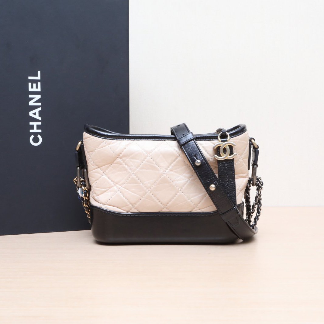 95新 Chanel/香奈儿 小花攀攀流浪包小号 20cm 奶茶色 皮革C 29开