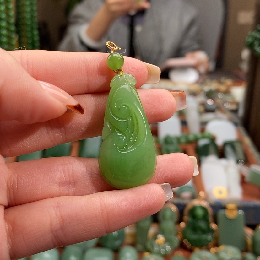 【闪购商品】吊坠(赠链)未镶嵌和田玉