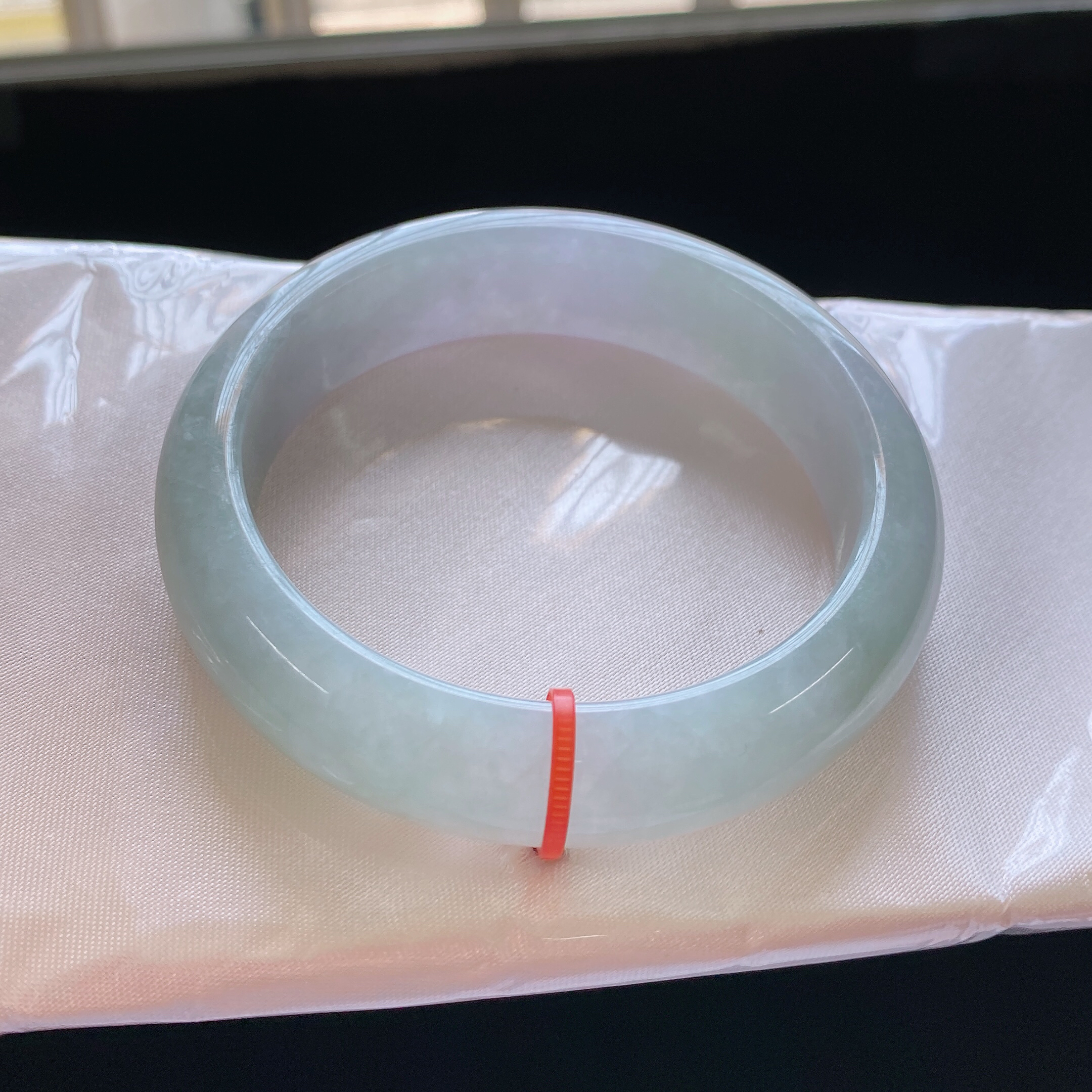 A166 缅甸天然翡翠59圈口水润淡春彩宽边正圈手镯细腻玉镯