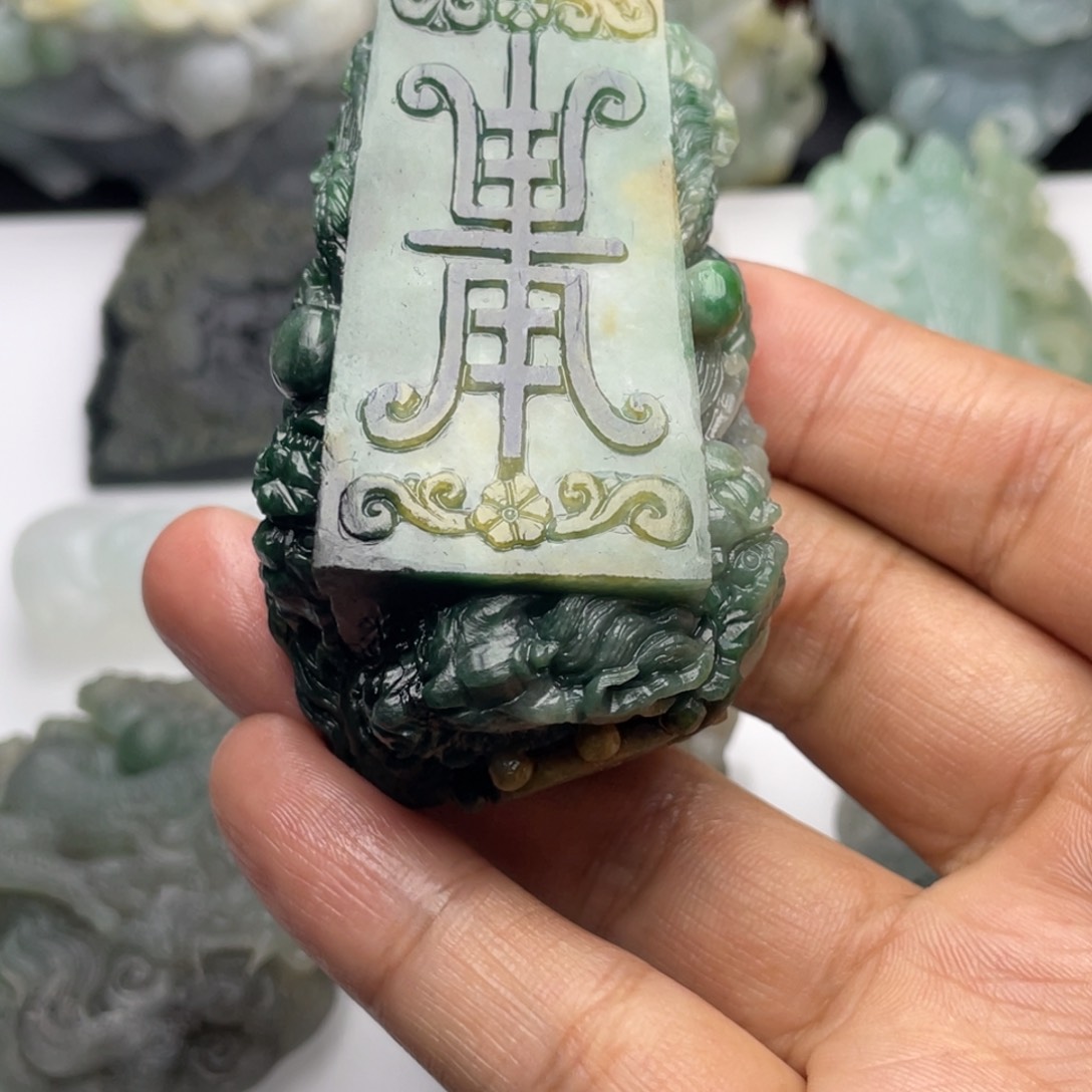 定制翡翠未镶嵌P***y九龙