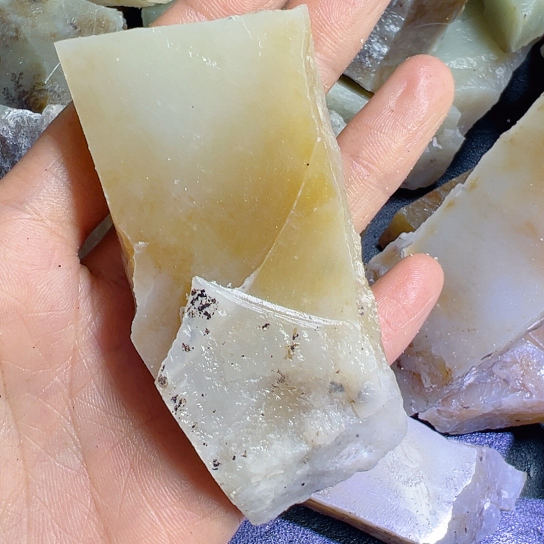 光***月和田玉未镶嵌珠宝半成品