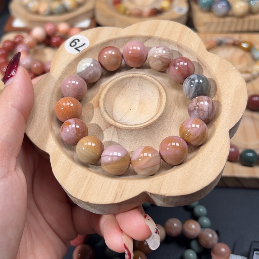 夏***一石英质玉未镶嵌手链85