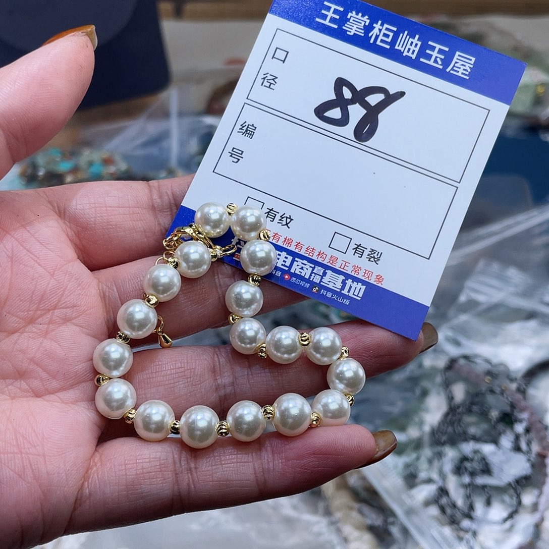 翡翠未镶嵌颈饰多样性