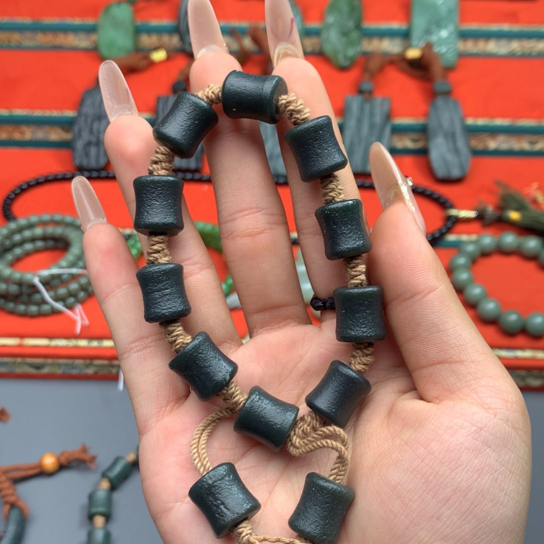 和田玉（糖玉）颈饰未镶嵌