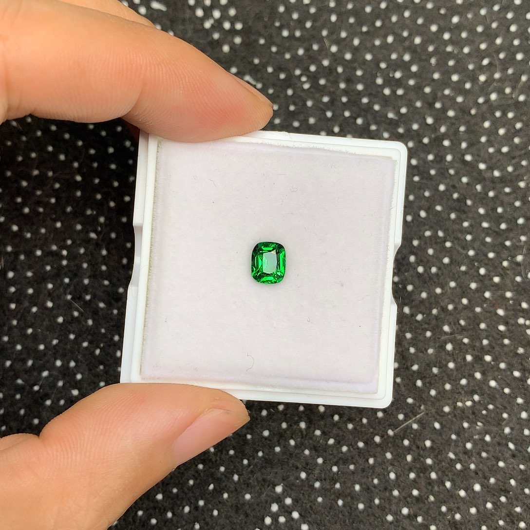 石榴石（沙弗莱）裸石未镶嵌1.09克拉