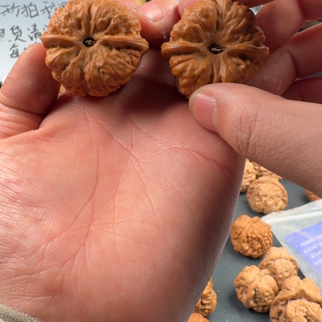 叽***～吊坠文玩核桃蛤蟆的眼睛是真的好看