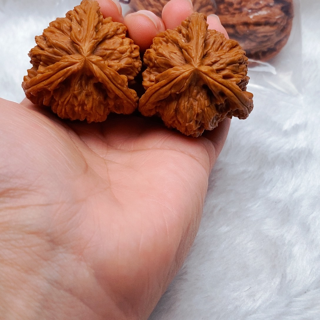 福***贵文玩核桃吊坠三棱