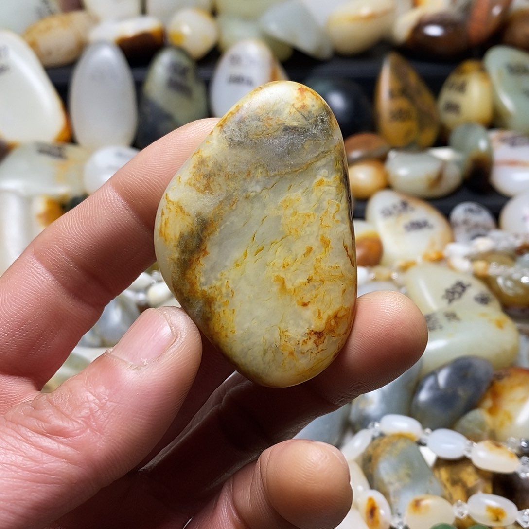 和田玉颈饰未镶嵌吊坠