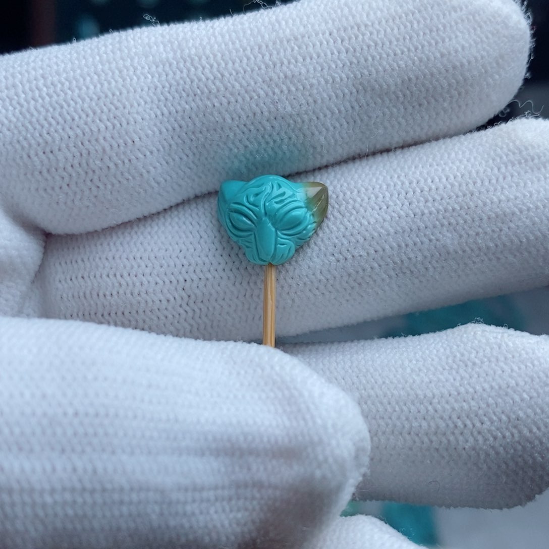 绿松石颈饰未镶嵌