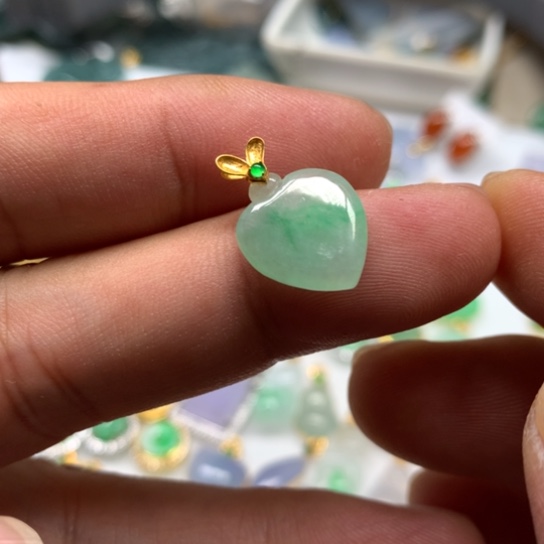 翡翠颈饰未镶嵌翡翠