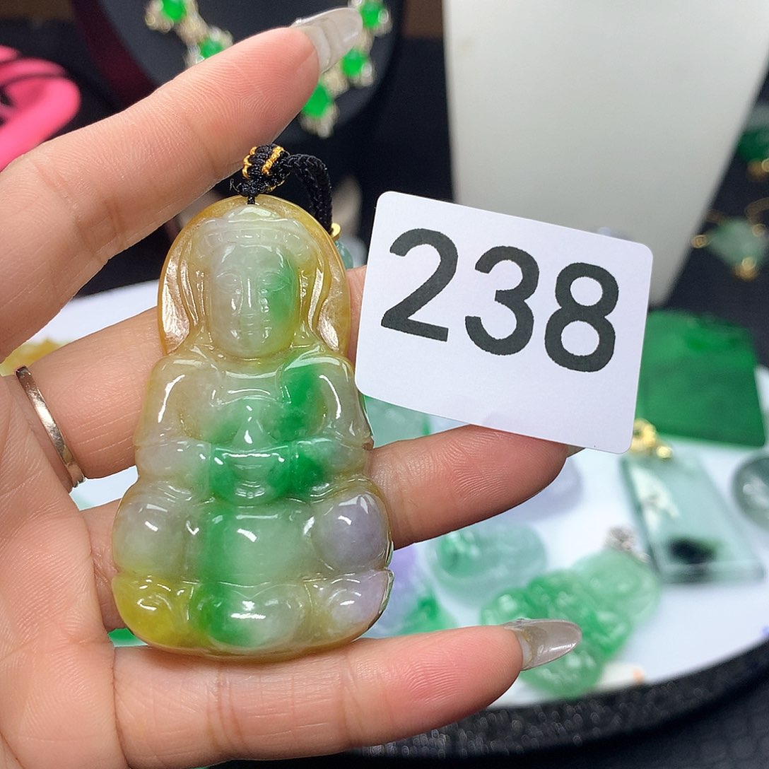 翡翠吊坠(赠链)未镶嵌