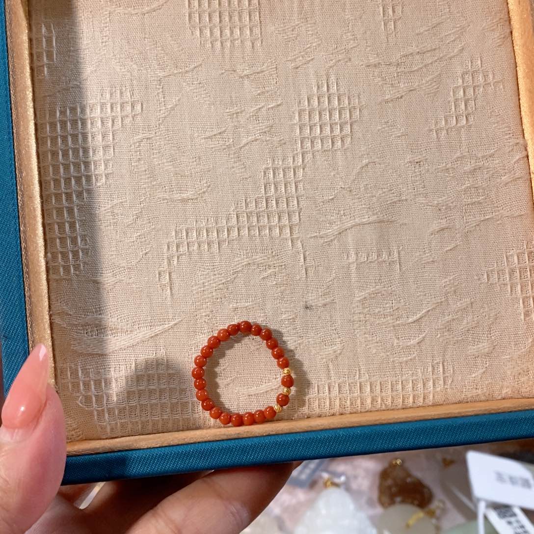 南红玛瑙戒指18K金镶嵌