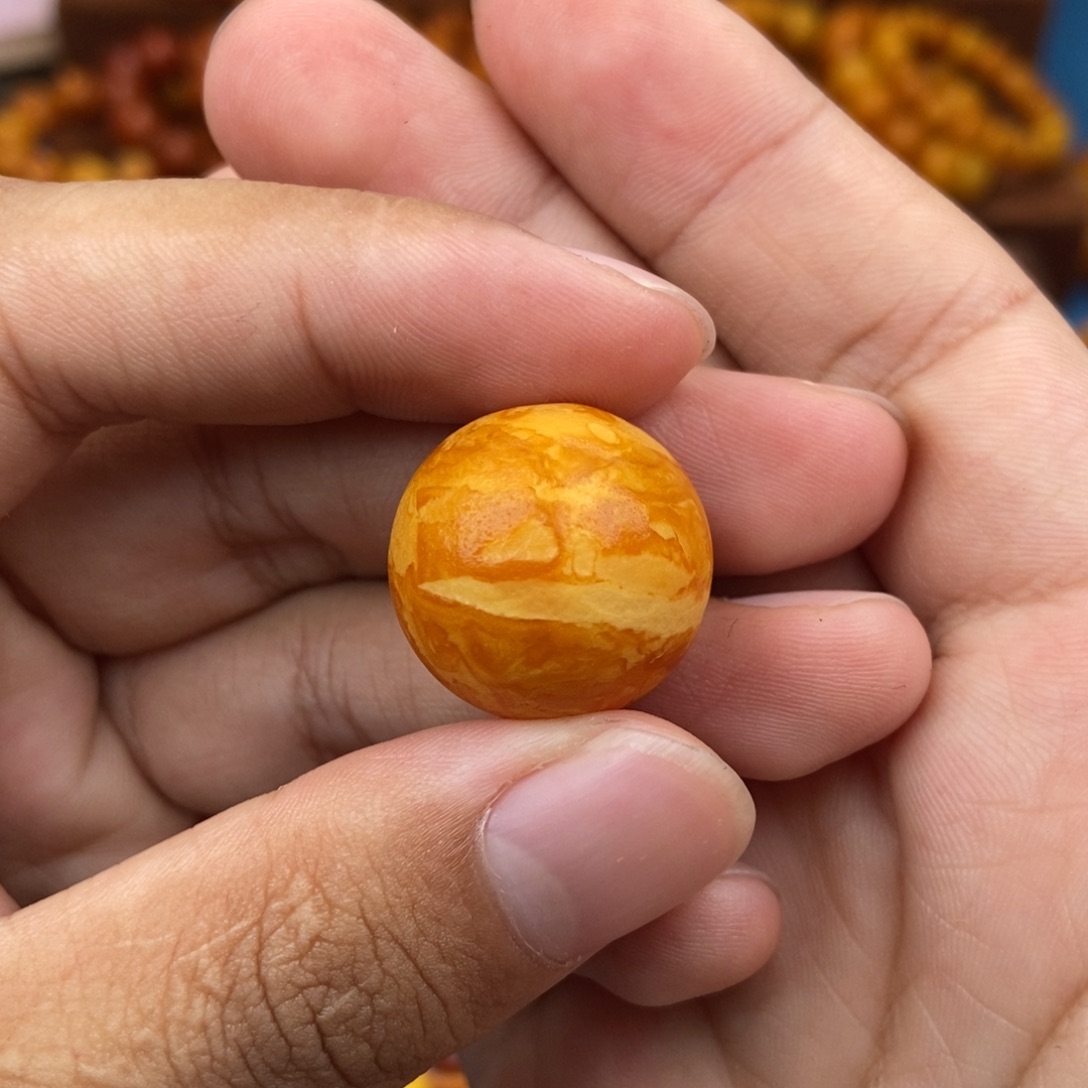 未镶嵌琥珀珠宝奇石