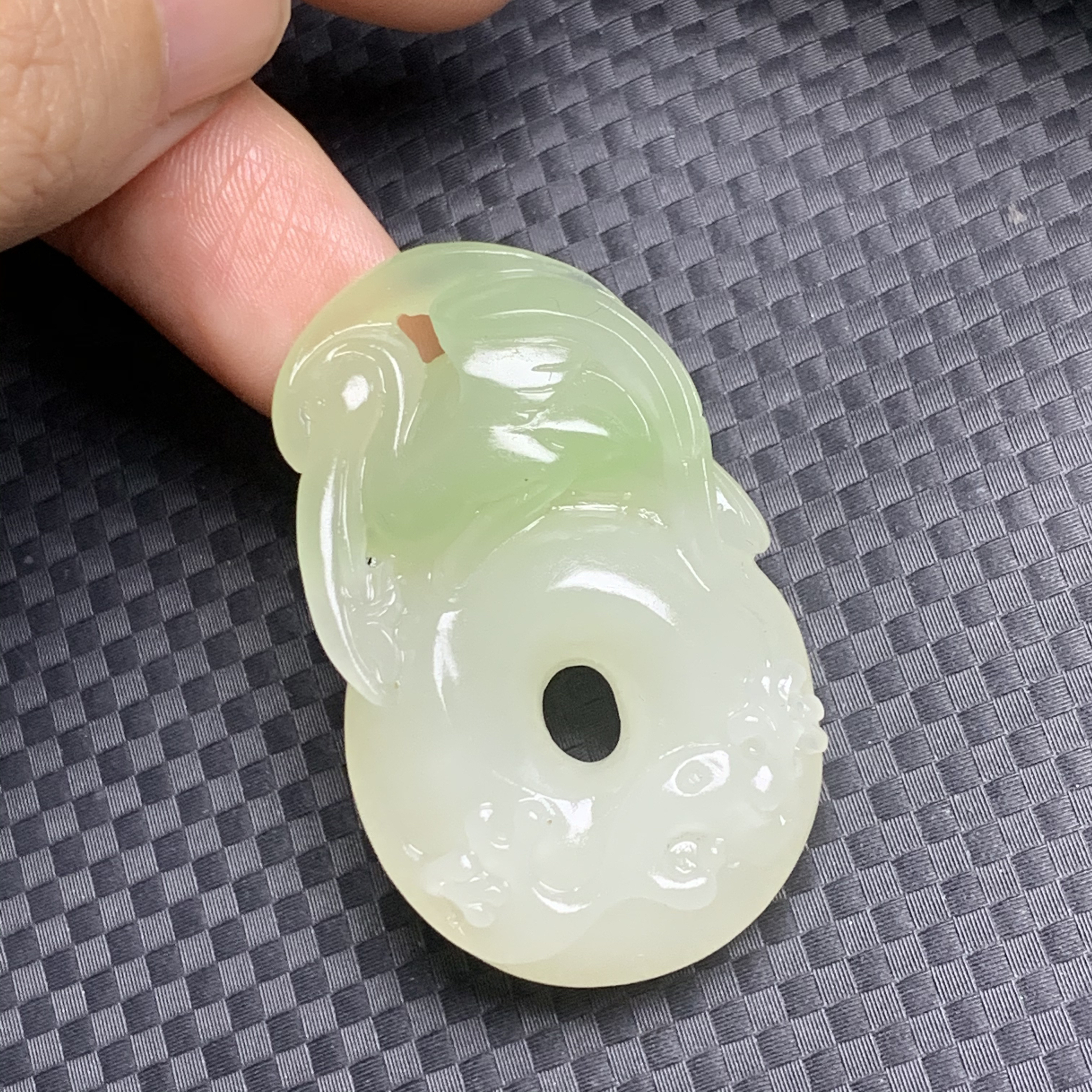 和田玉冰底翠青一路连科精美吊坠