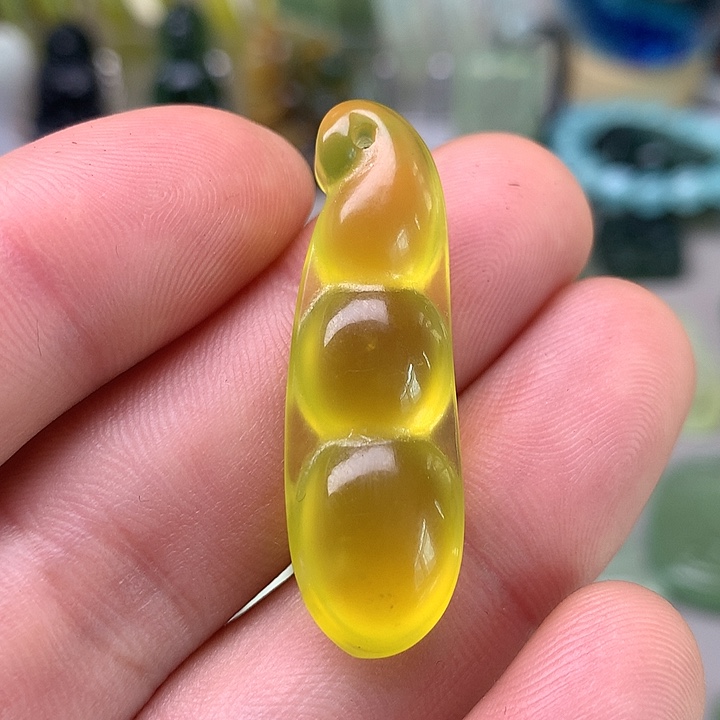 蛇纹石玉挂坠未镶嵌