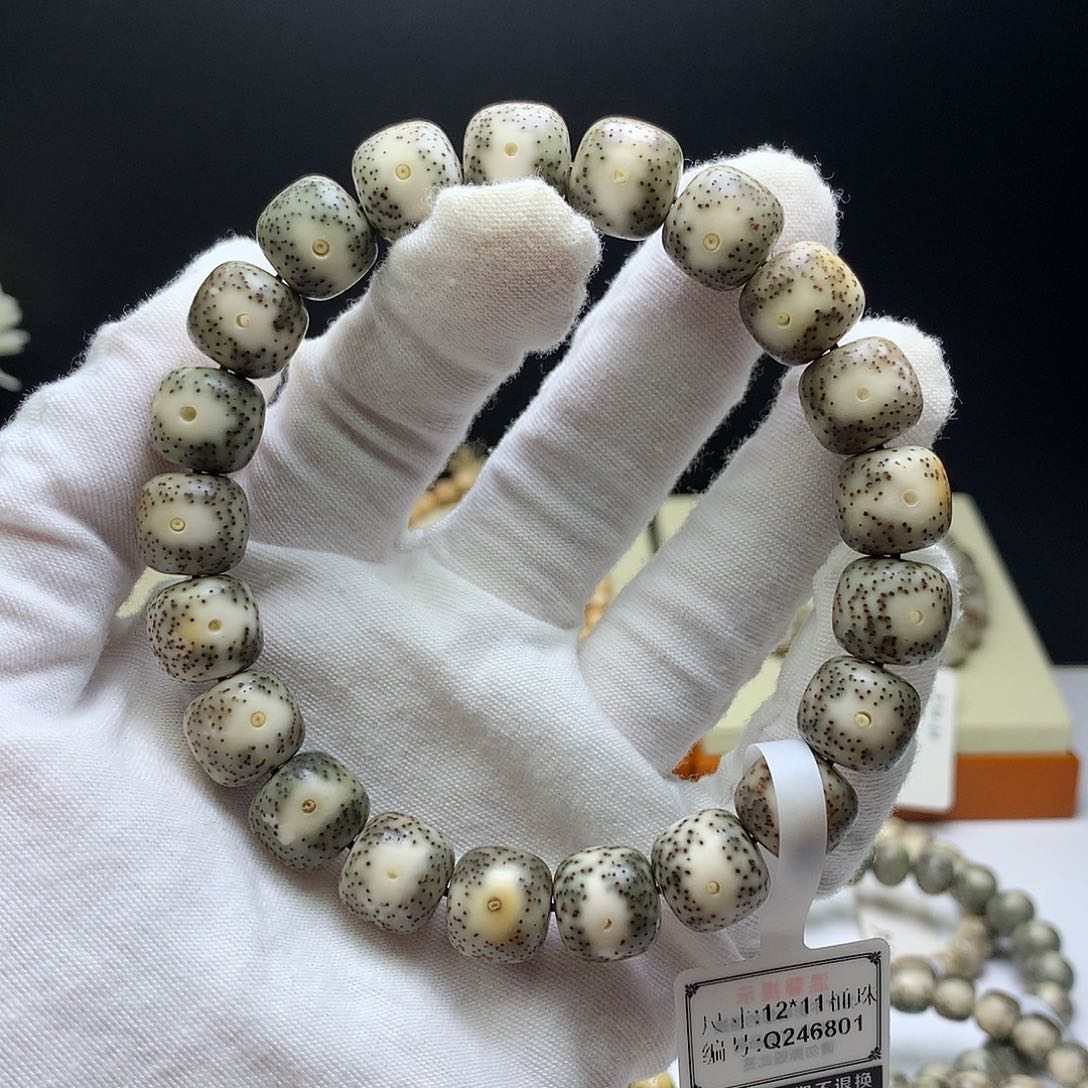 星月菩提手串W***i丹凤眼一线天绿包白