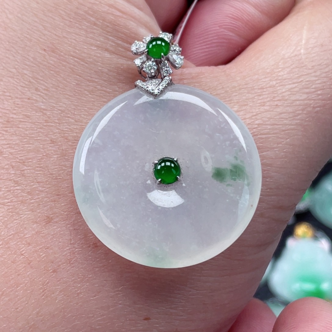 颈饰18K金镶嵌翡翠平安扣