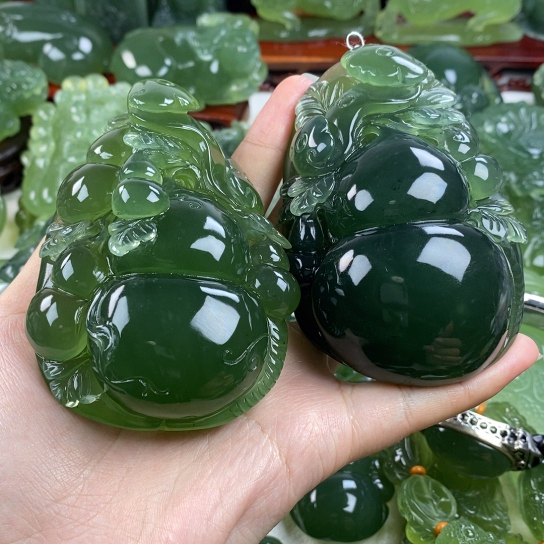 岫玉手把件未镶嵌威**满