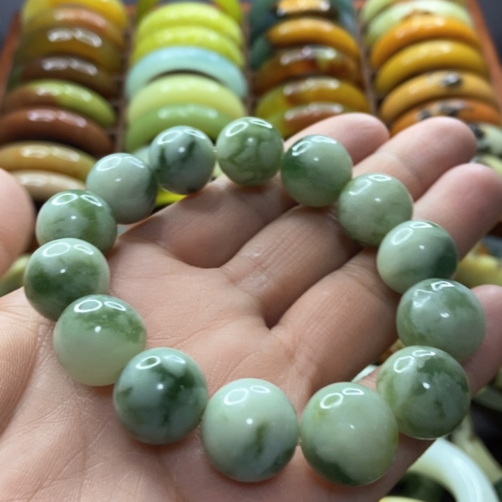 蛇纹石玉手镯未镶嵌