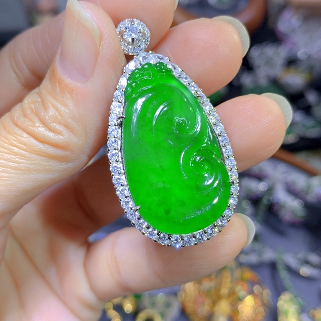 翡翠颈饰银S925镶嵌天然翡翠