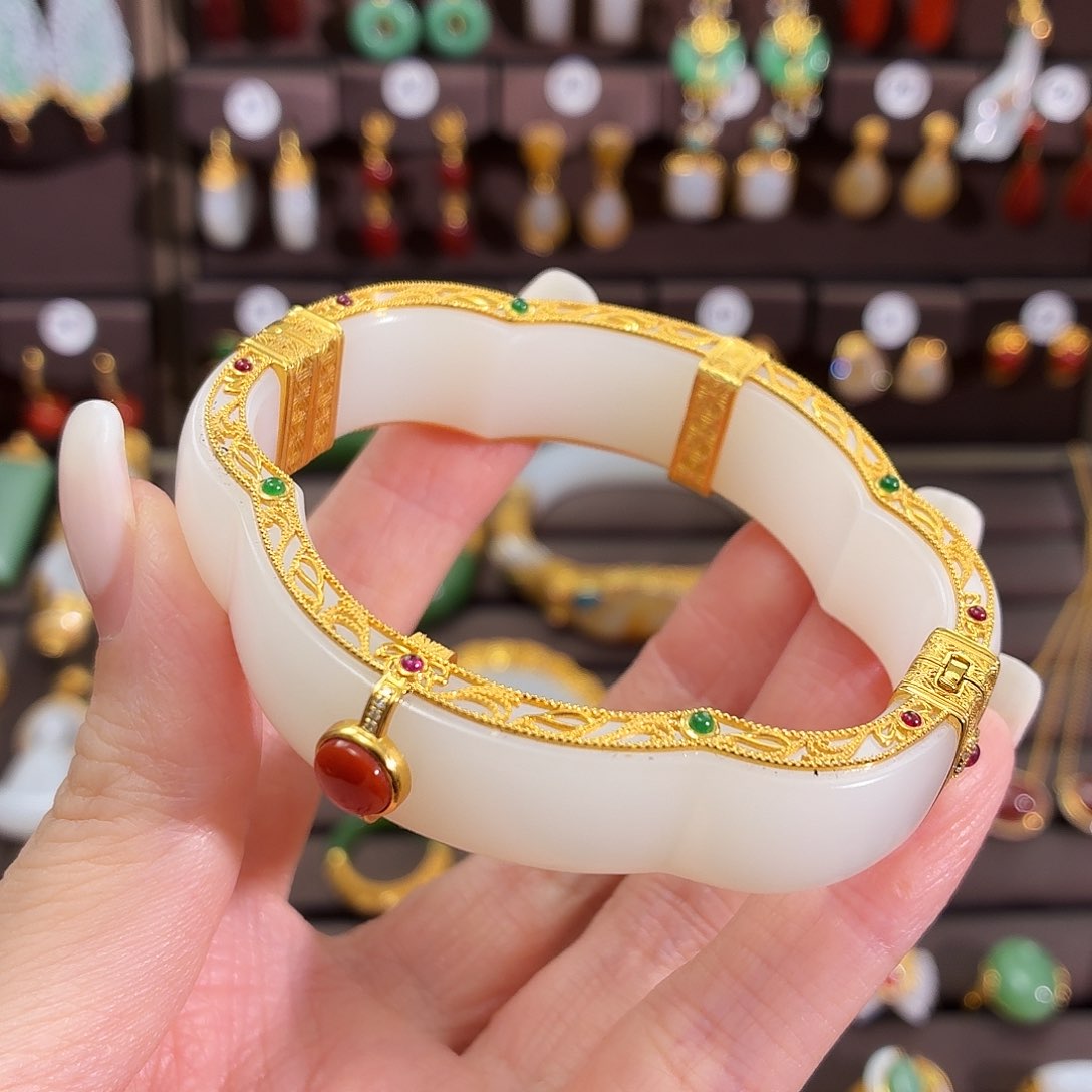 颈饰18K金镶嵌和田玉用****7