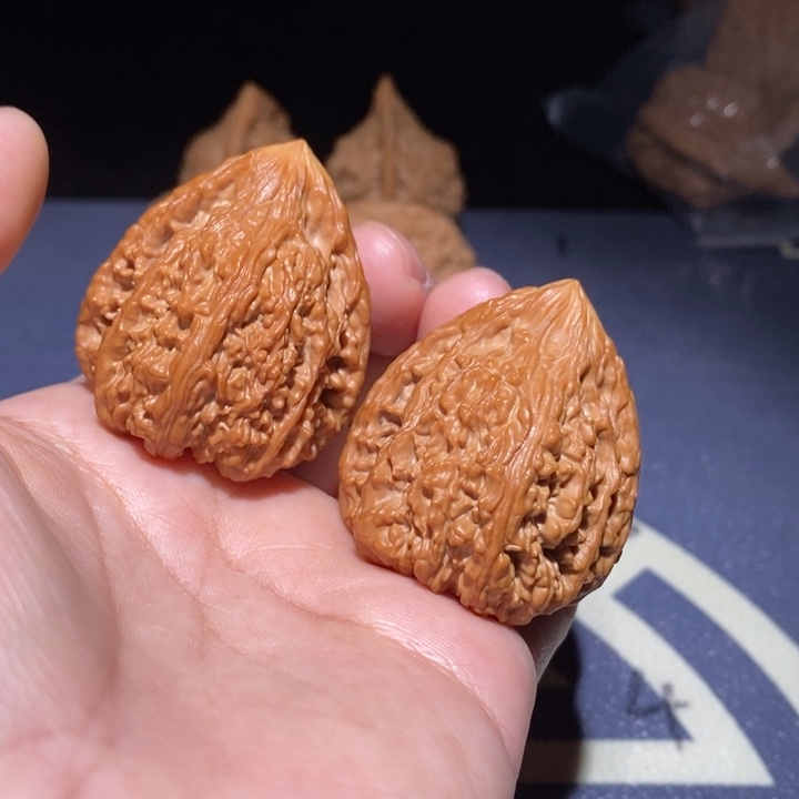忽***悠文玩核桃吊坠塔尖