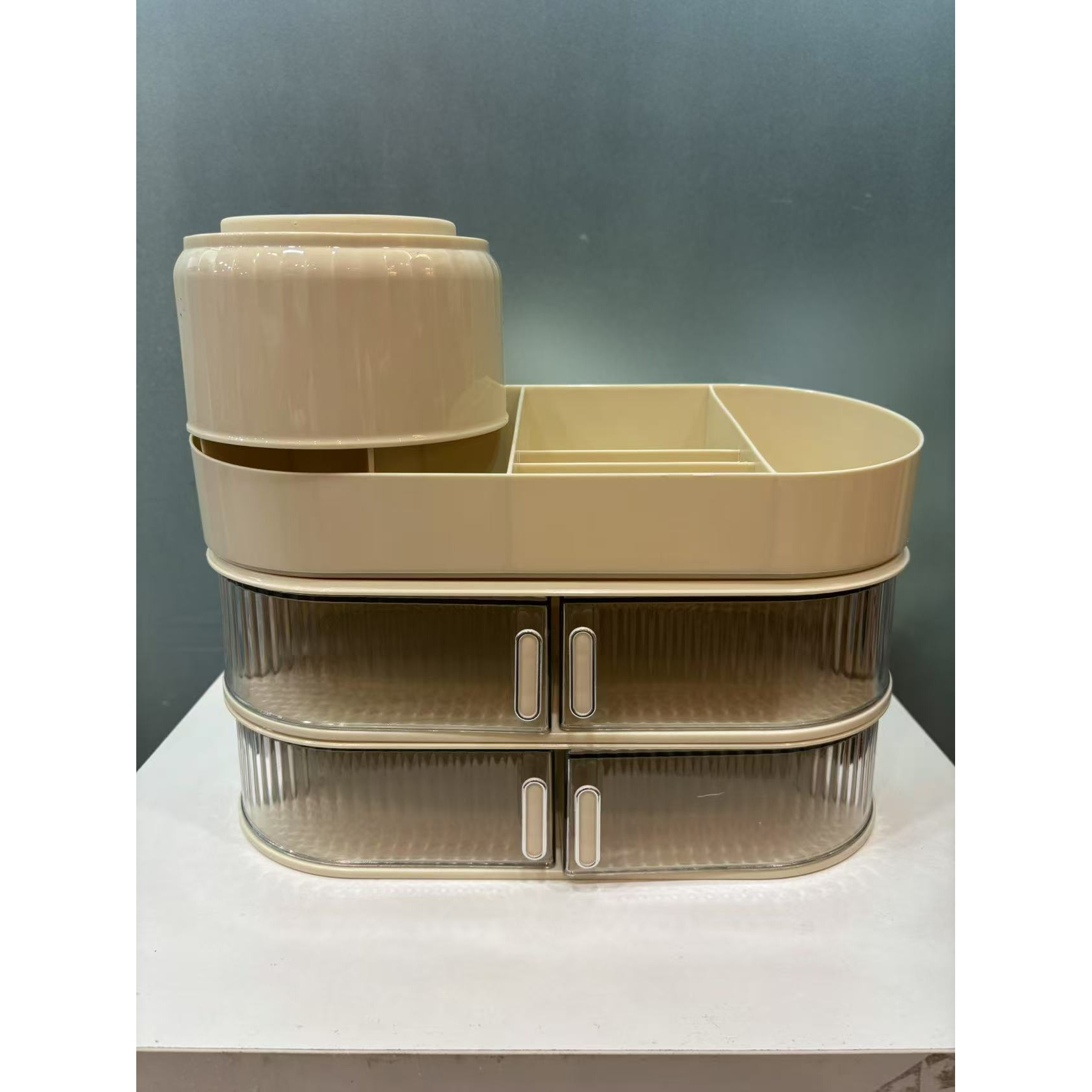 轻奢化妆品收纳盒防尘半透明有盖梳妆台随机2 FL