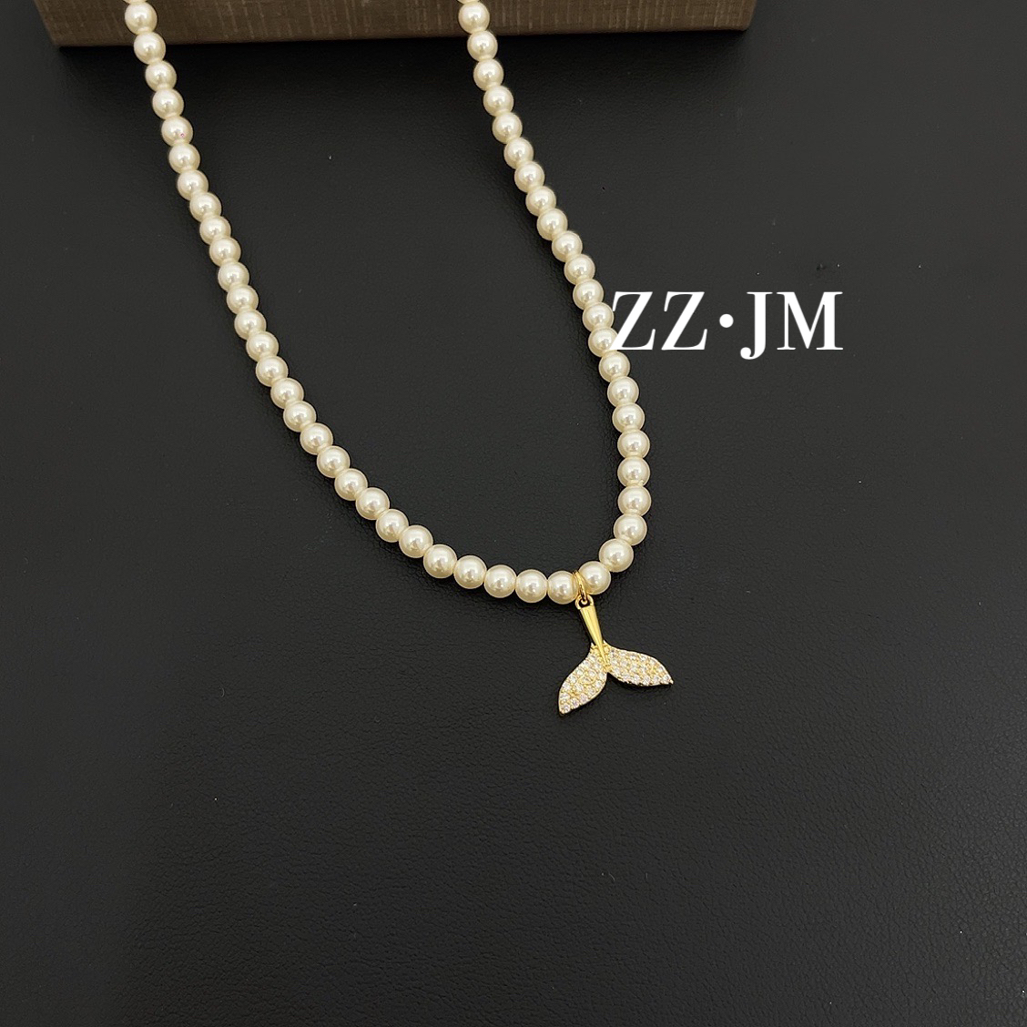 铜合金仿珍珠项链 （L鱼尾巴项链）简约时尚法式优雅