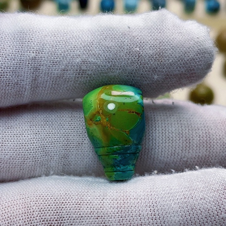 未镶嵌绿松石颈饰