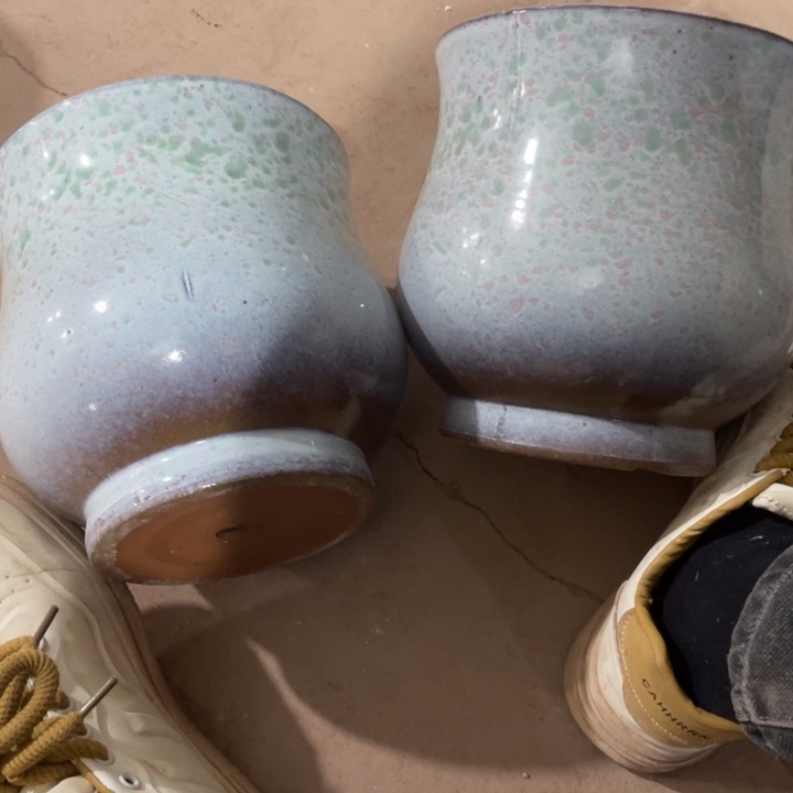 紫砂花盆口径20高度20两只小瑕疵