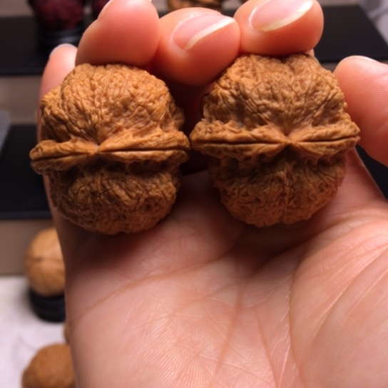 文玩核桃把件鱼子纹绣球1