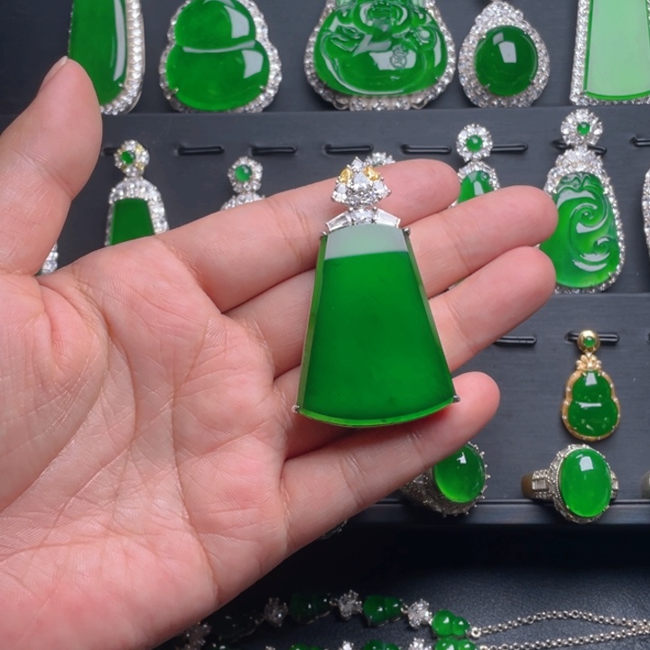 翡翠颈饰未镶嵌翡翠吊坠