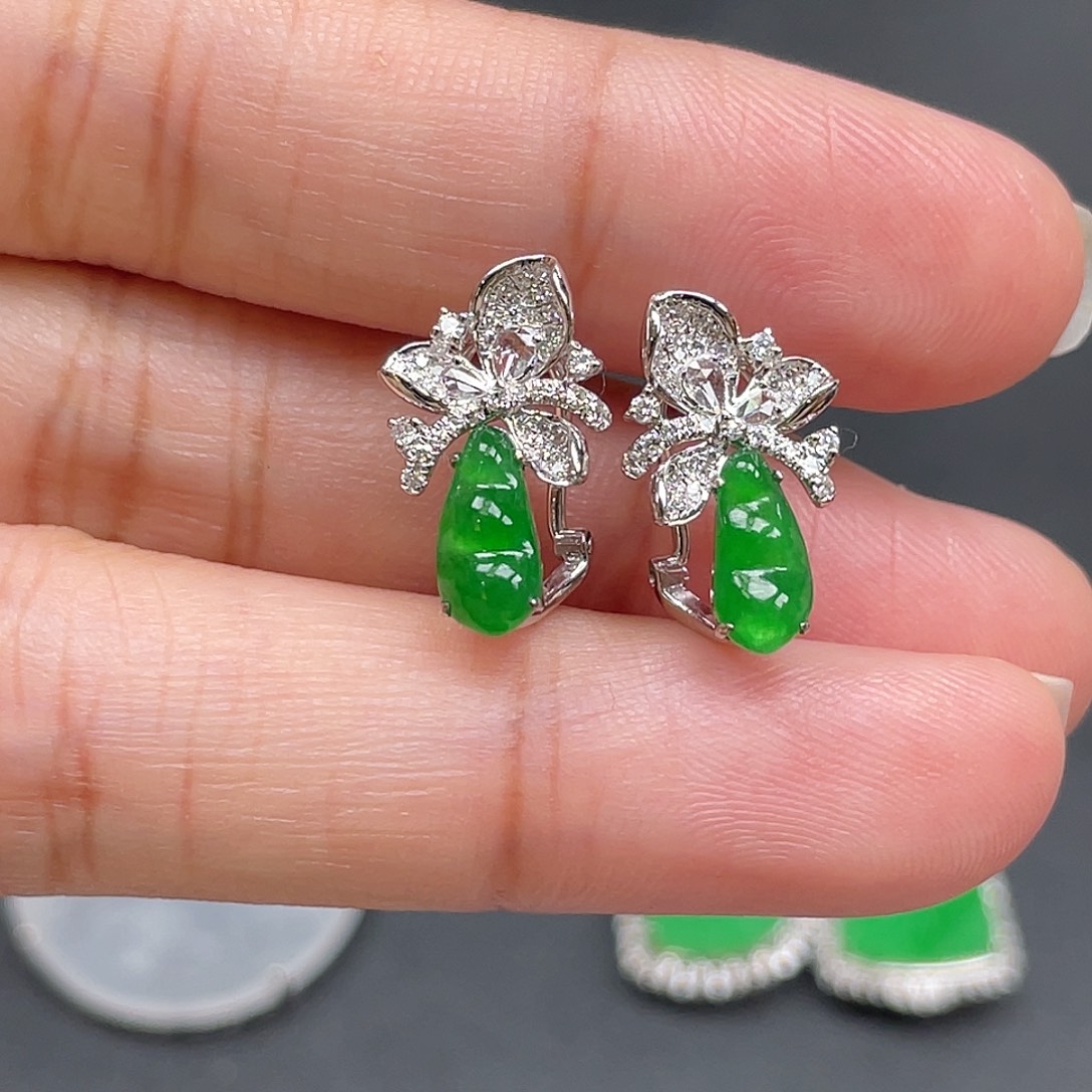 翡翠18K金镶嵌耳饰绿豆子