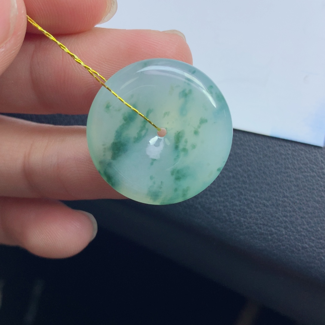 翡翠颈饰未镶嵌平安扣