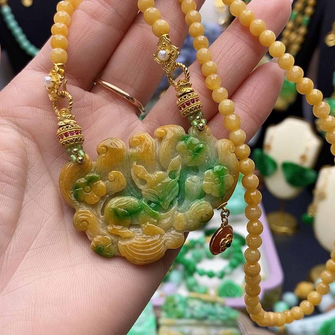 翡翠颈饰未镶嵌天然