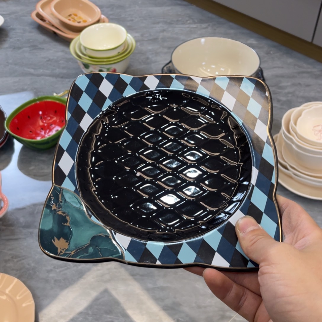 陶瓷微瑕餐具介意勿拍，满18飞！