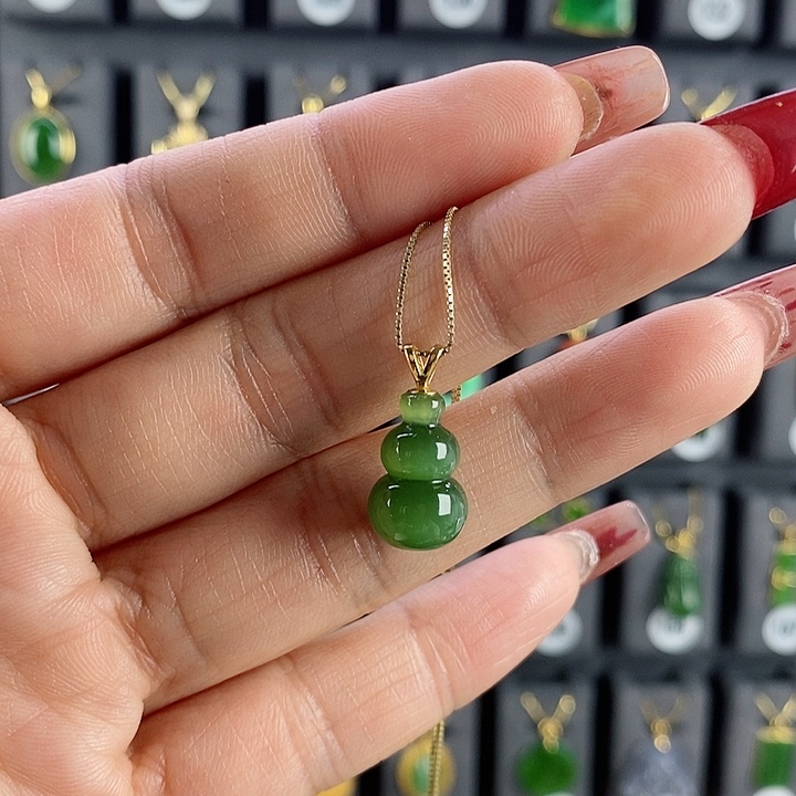 和田玉吊坠(赠链)18K金镶嵌