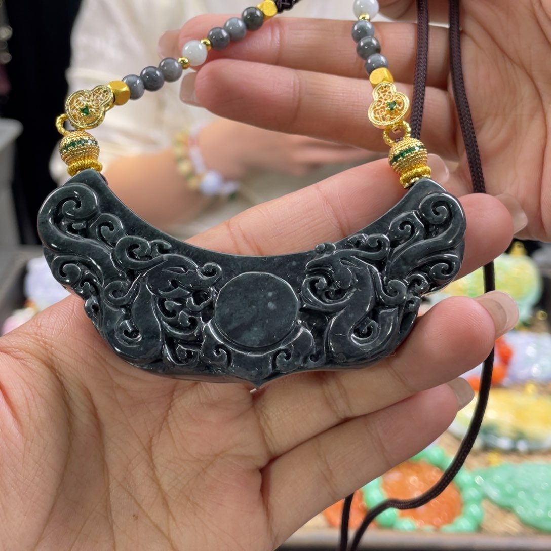 翡翠颈饰未镶嵌代编织