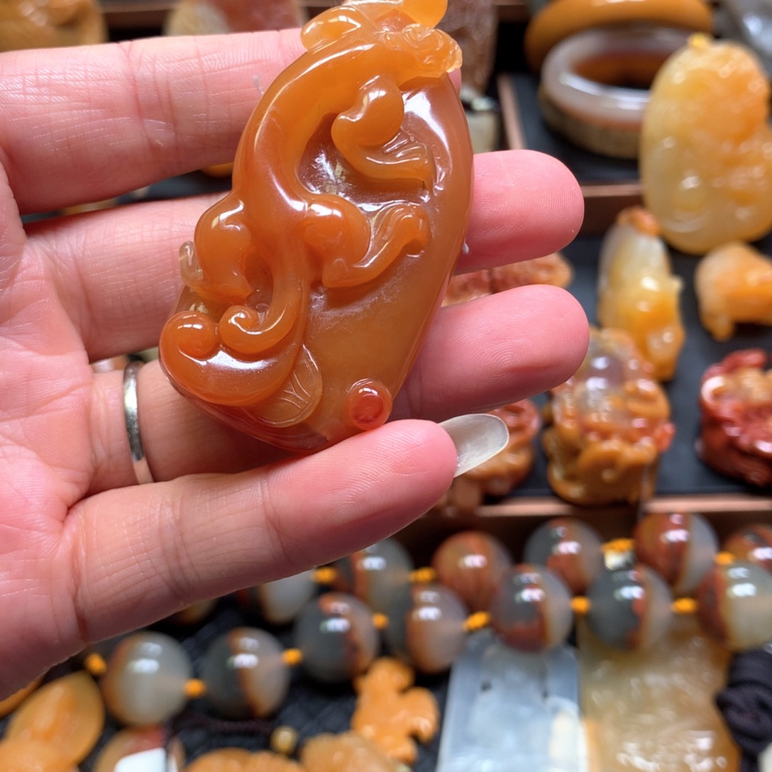 石英质玉（黄龙玉）未镶嵌挂件