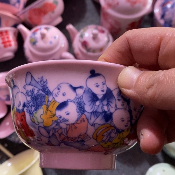 摆件瓷红稀土童子4.5寸碗