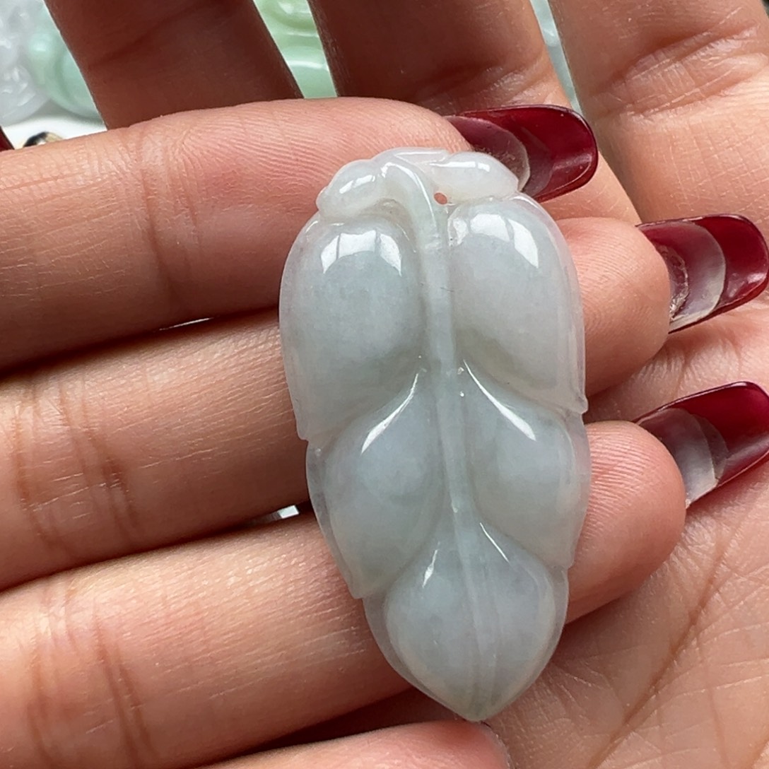 翡翠颈饰未镶嵌叶子