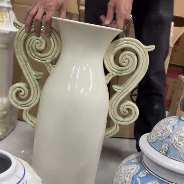 微瑕青花瓷器值得购买